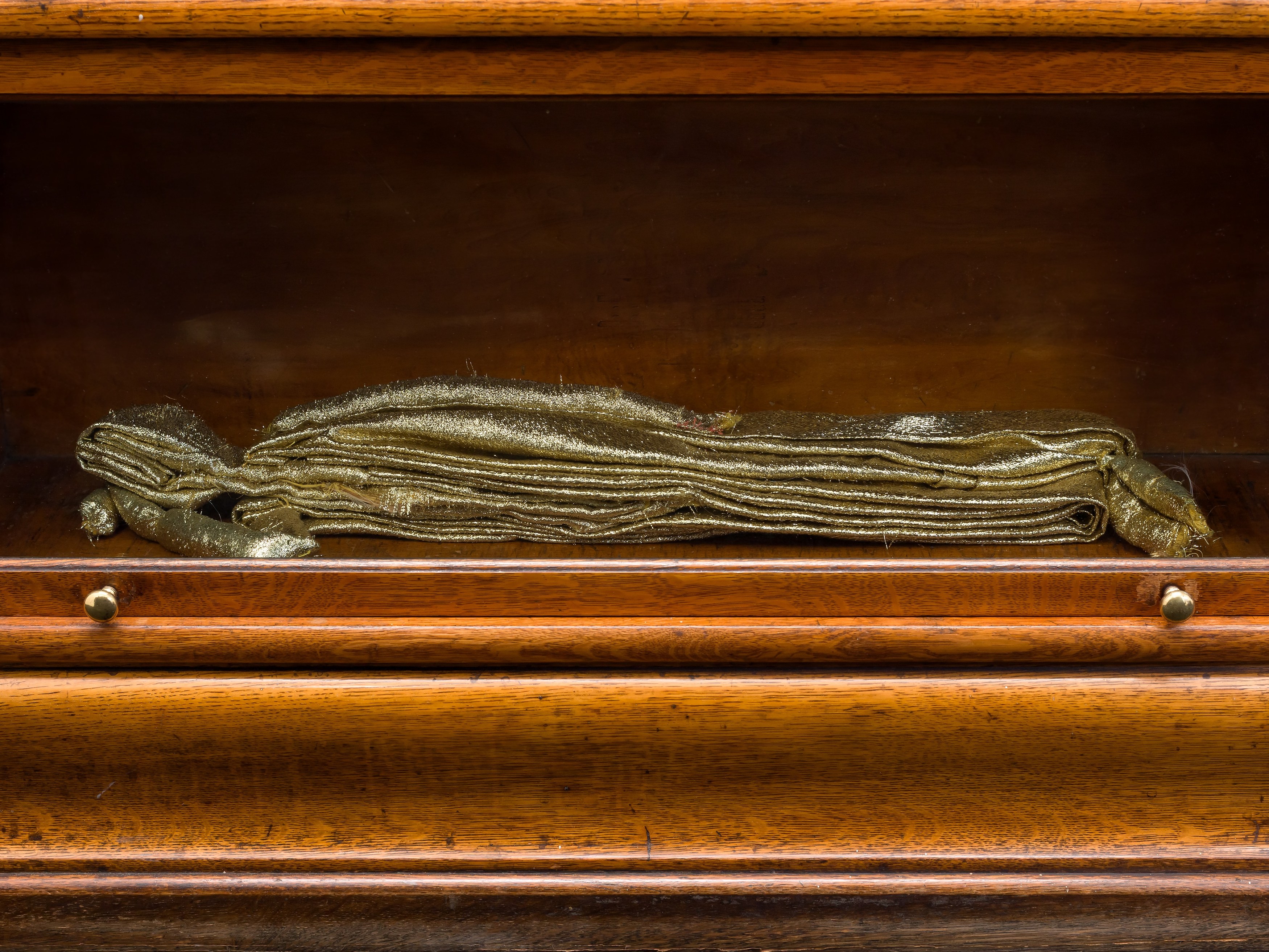 Elizabeth Englander, The Elizabethan Lumber Room at A. Squire, photo 11