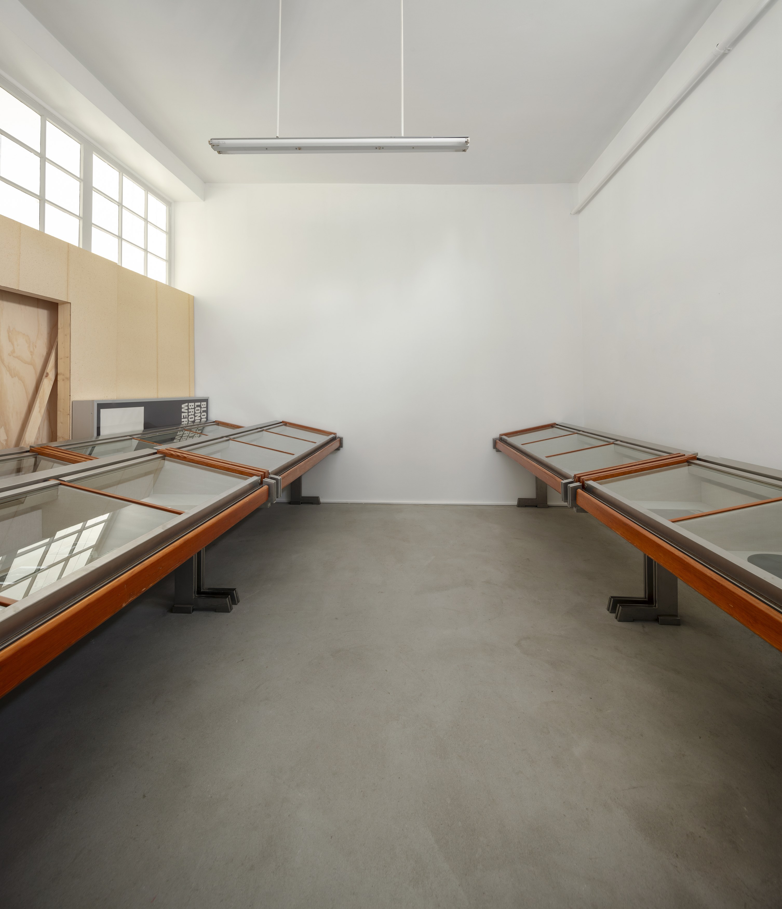 Christopher Williams, Blocking Templates at Sammlung Haubrok and Paris Bar, Berlin, photo 40