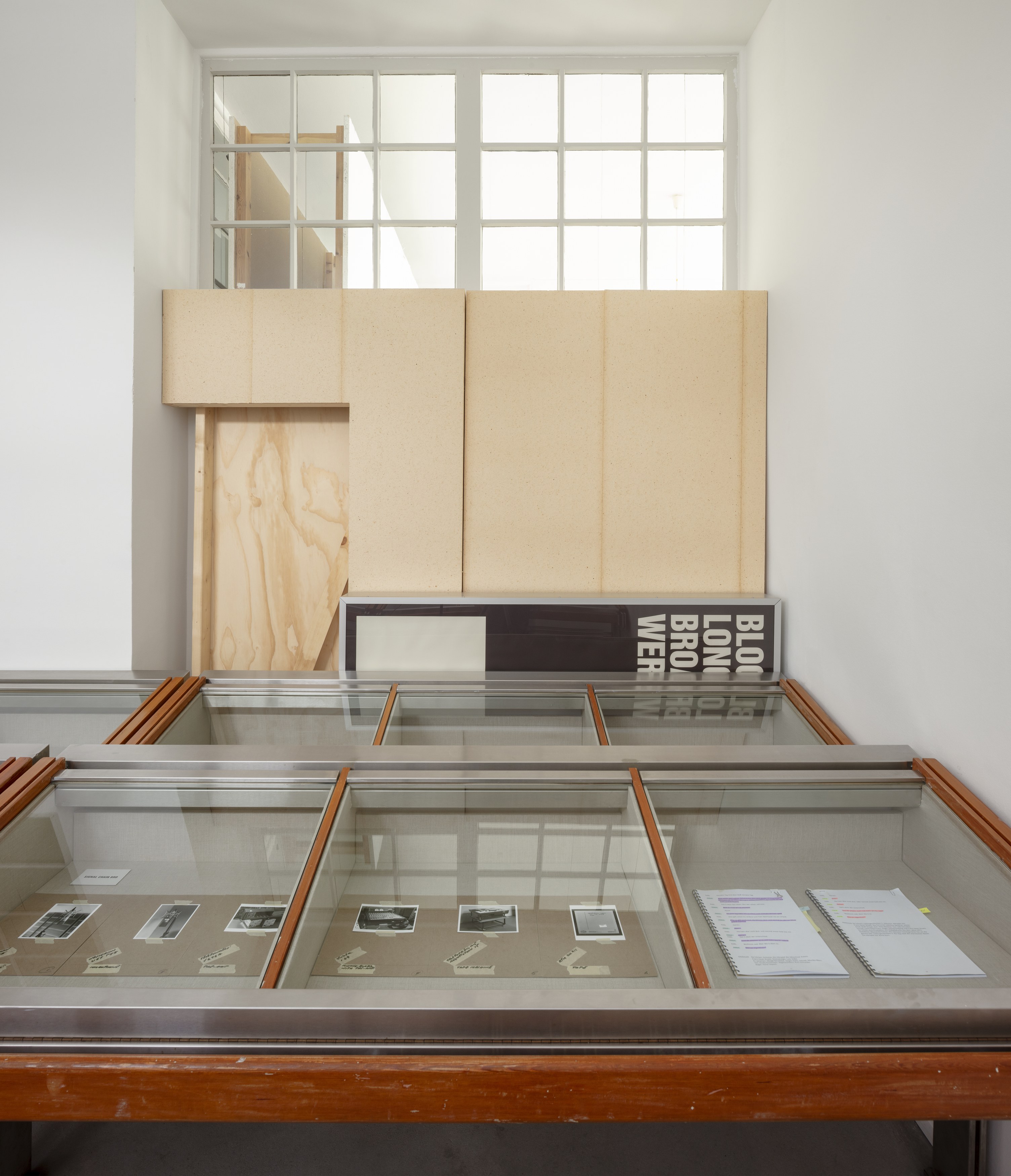 Christopher Williams, Blocking Templates at Sammlung Haubrok and Paris Bar, Berlin, photo 43
