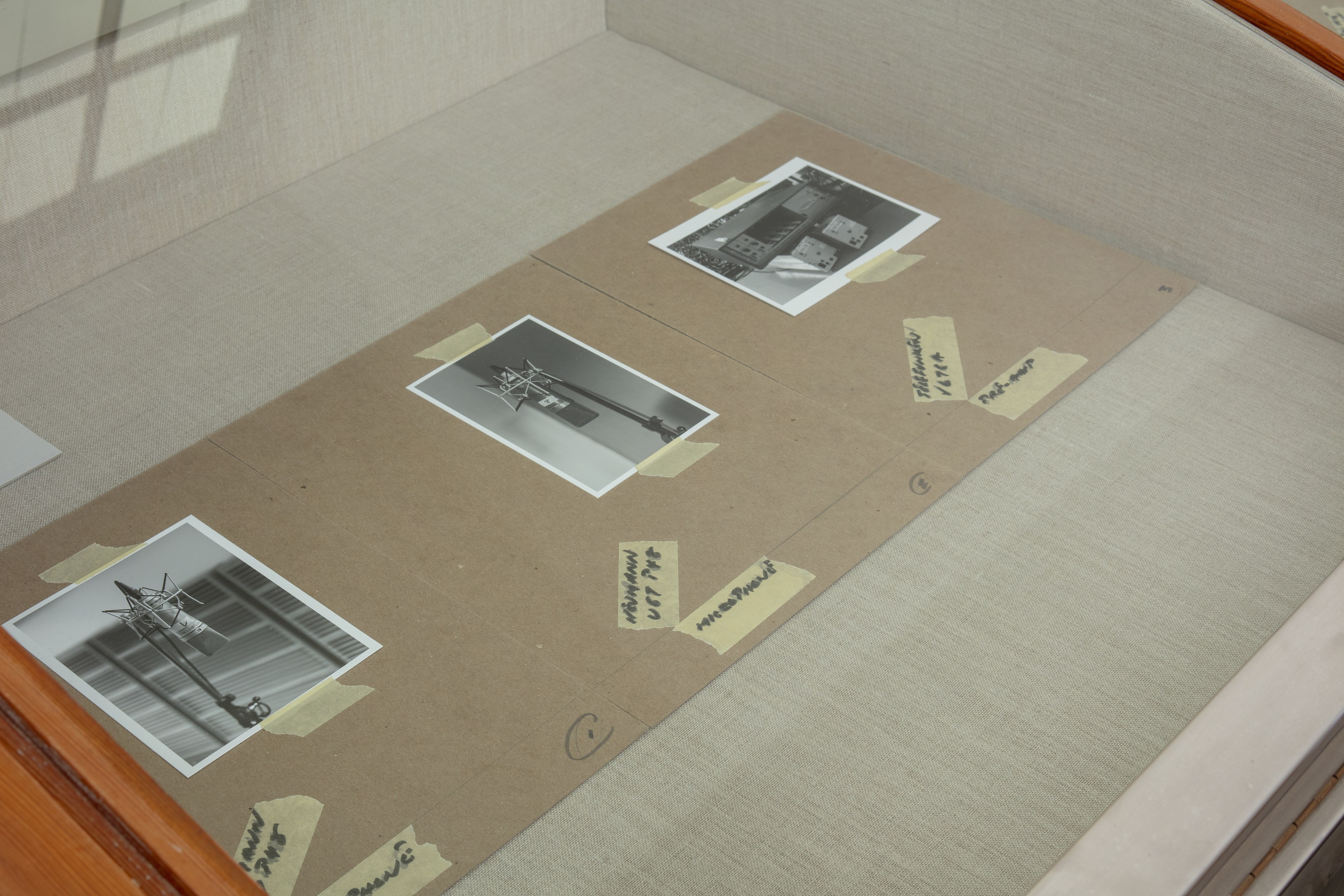 Christopher Williams, Blocking Templates at Sammlung Haubrok and Paris Bar, Berlin, photo 44