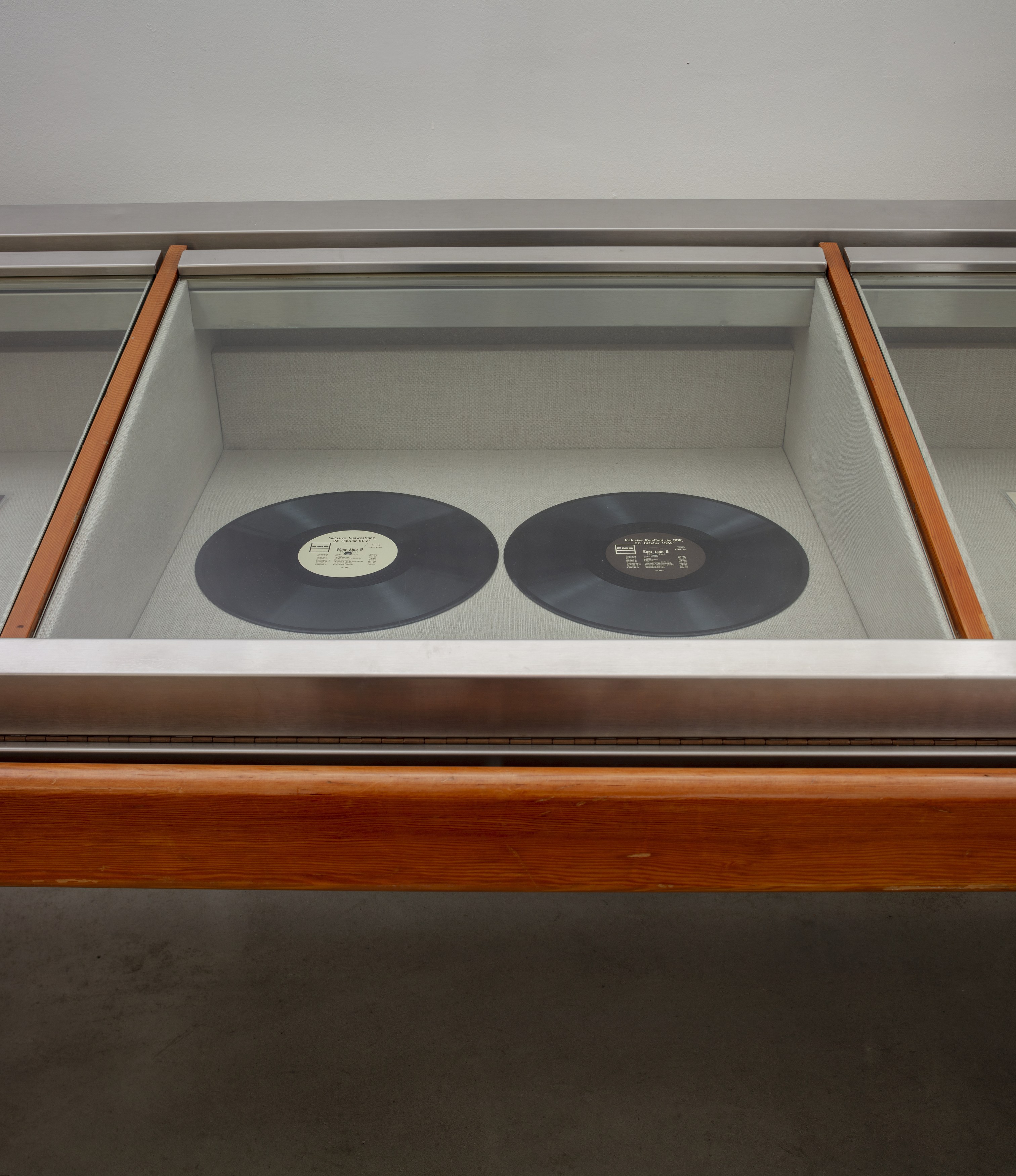 Christopher Williams, Blocking Templates at Sammlung Haubrok and Paris Bar, Berlin, photo 46