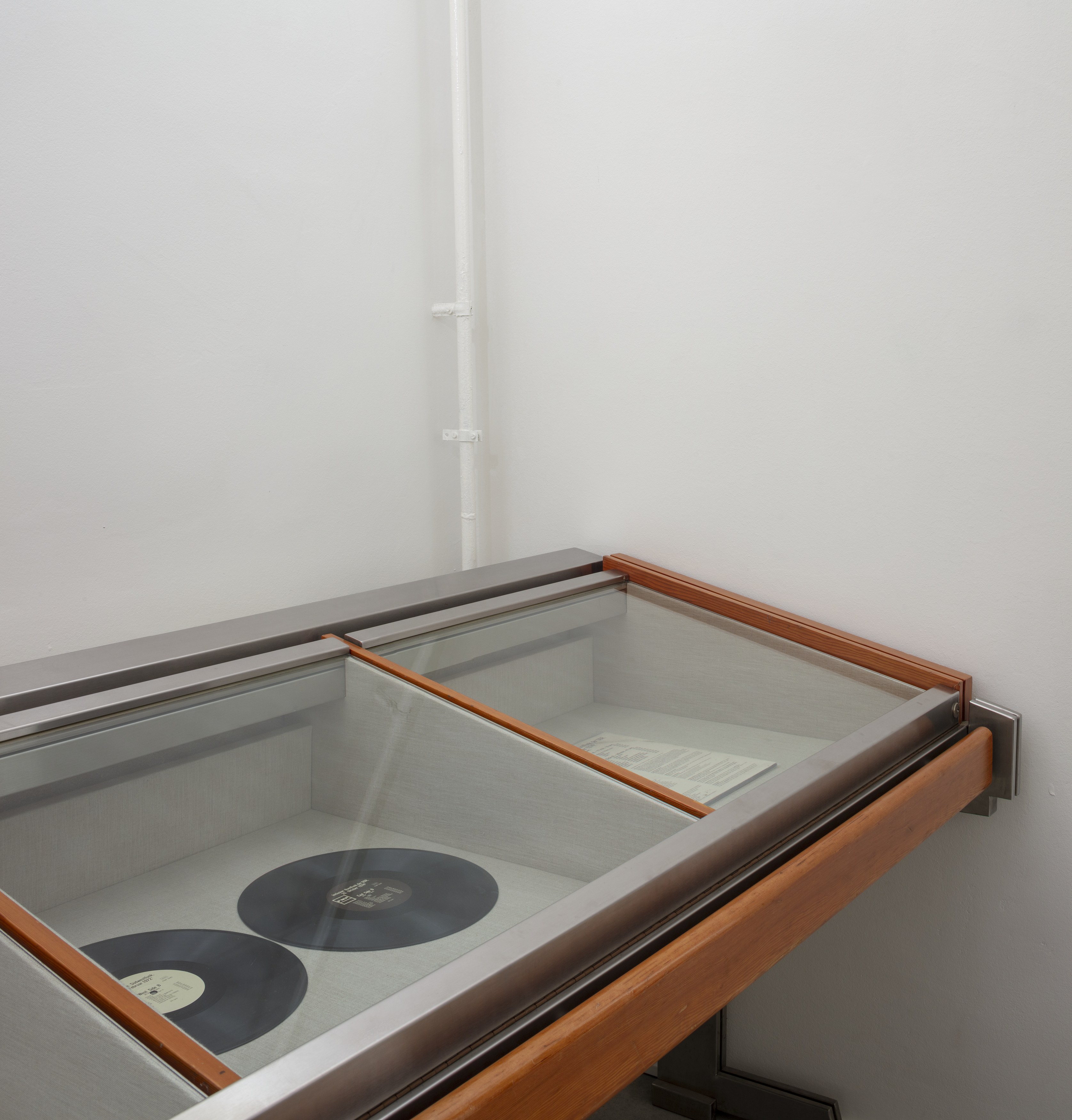 Christopher Williams, Blocking Templates at Sammlung Haubrok and Paris Bar, Berlin, photo 47