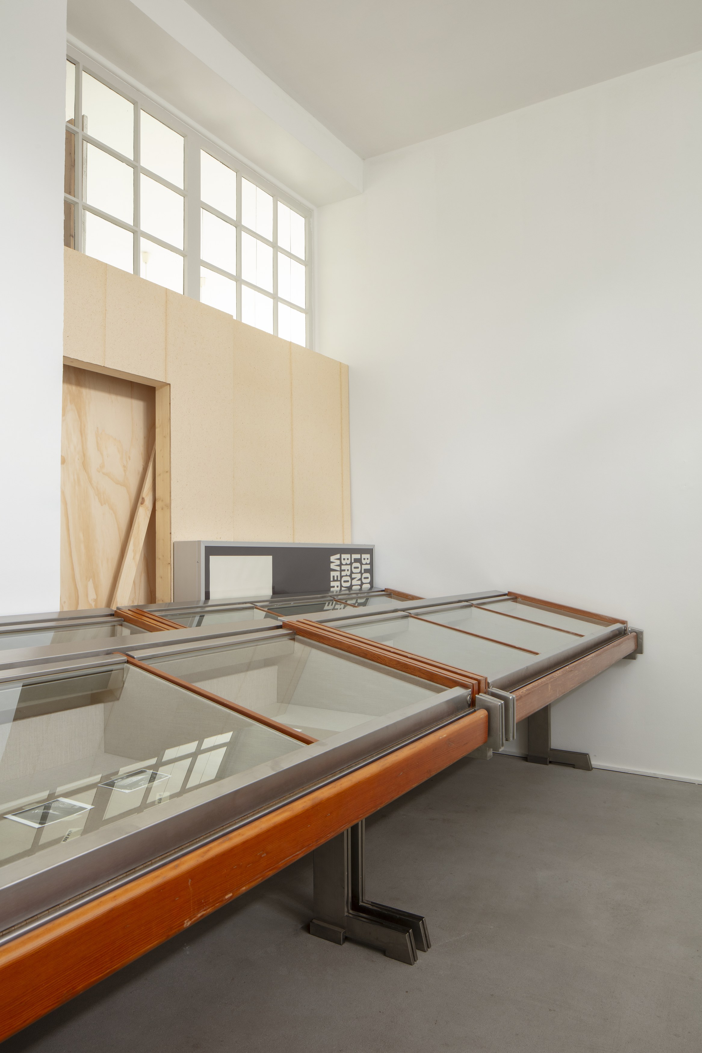 Christopher Williams, Blocking Templates at Sammlung Haubrok and Paris Bar, Berlin, photo 49