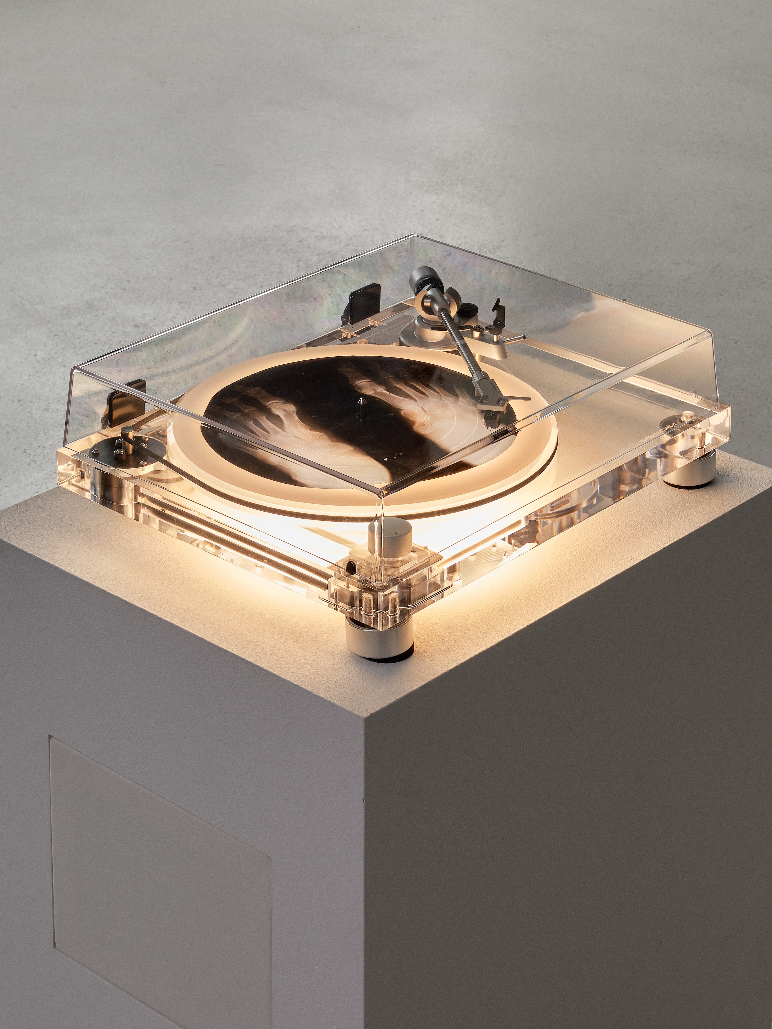 Anna Jermolaewa, You can count on me at Galerie Molitor, photo 20
