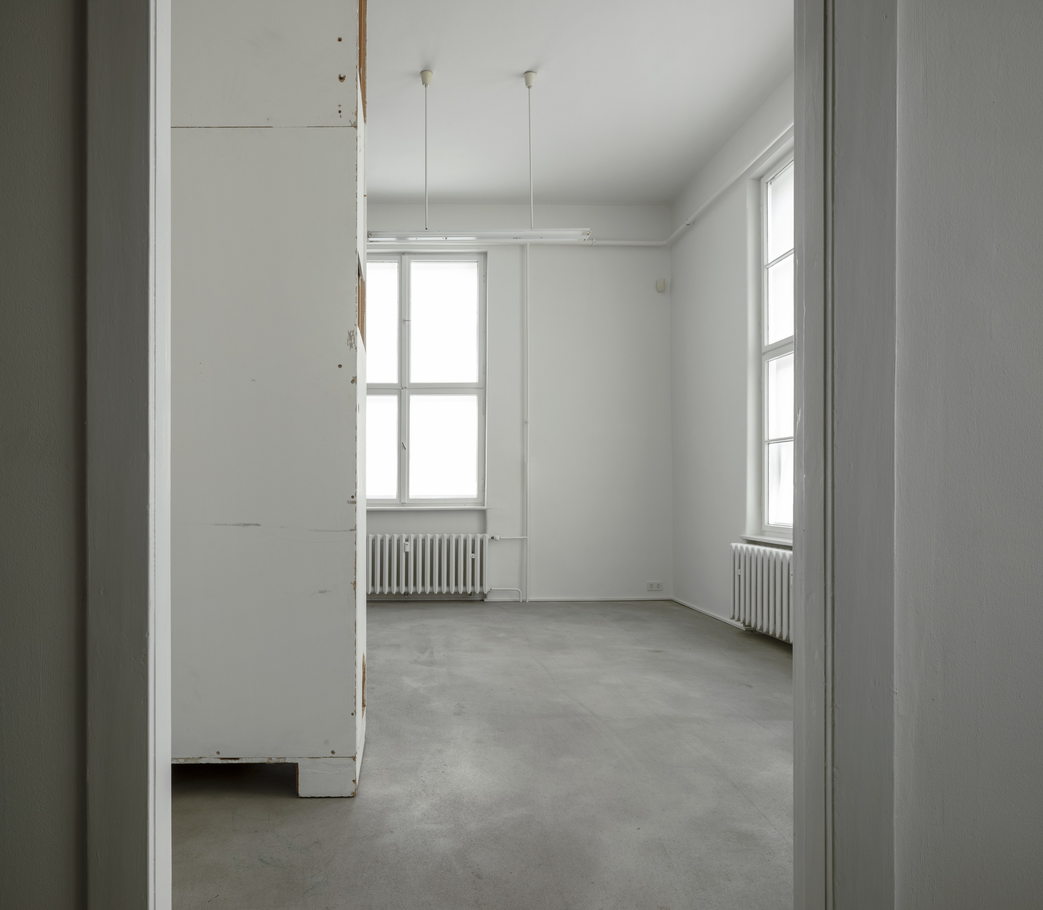 Christopher Williams, Blocking Templates at Sammlung Haubrok and Paris Bar, Berlin, photo 23