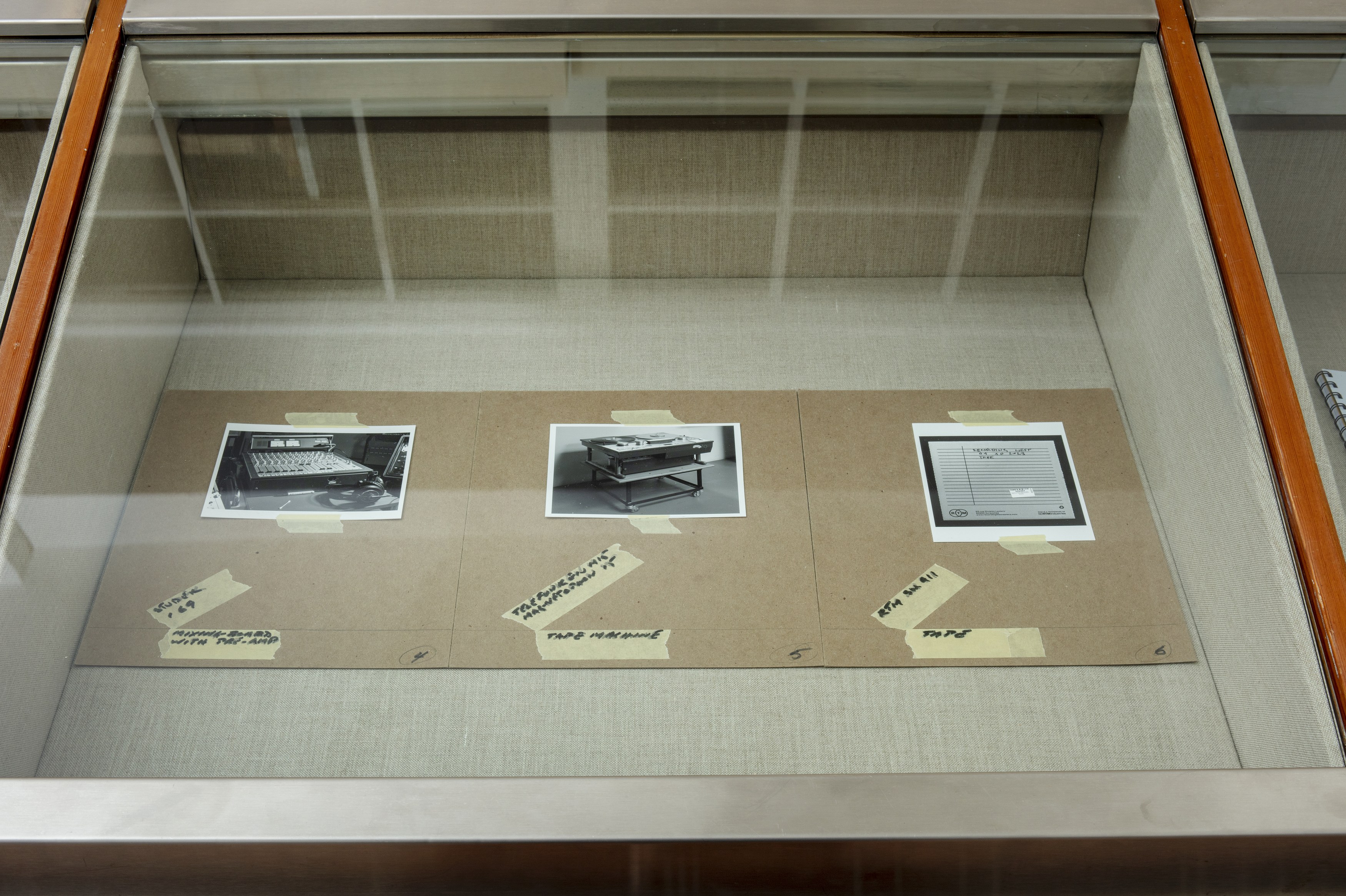 Christopher Williams, Blocking Templates at Sammlung Haubrok and Paris Bar, Berlin, photo 71