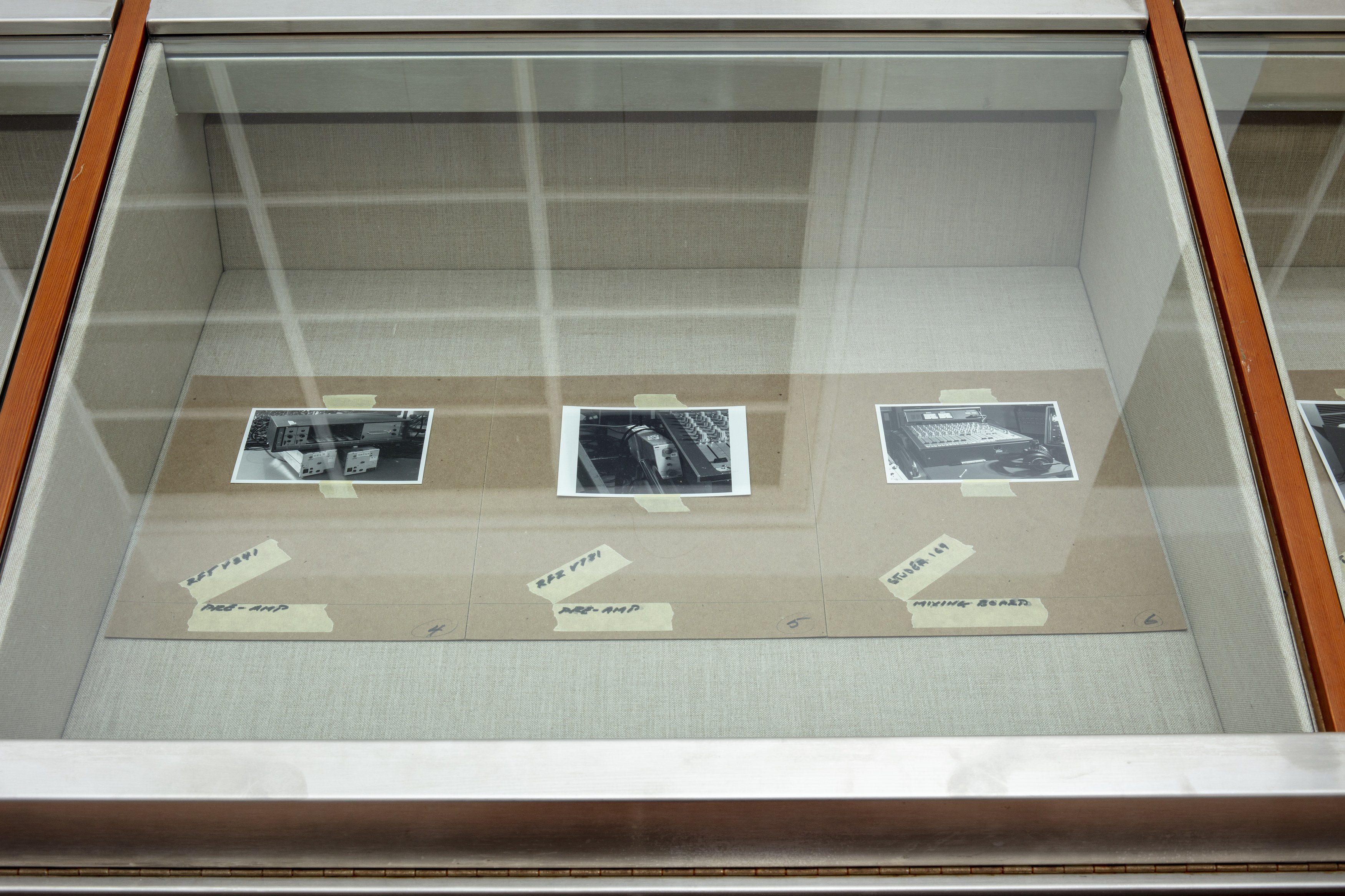 Christopher Williams, Blocking Templates at Sammlung Haubrok and Paris Bar, Berlin, photo 73