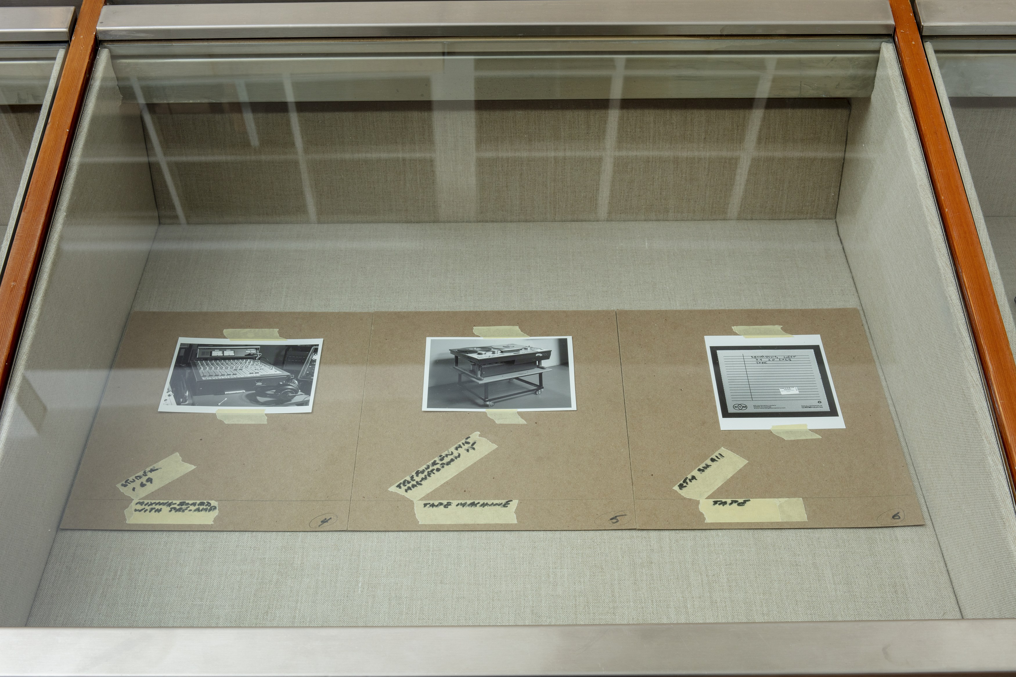 Christopher Williams, Blocking Templates at Sammlung Haubrok and Paris Bar, Berlin, photo 75