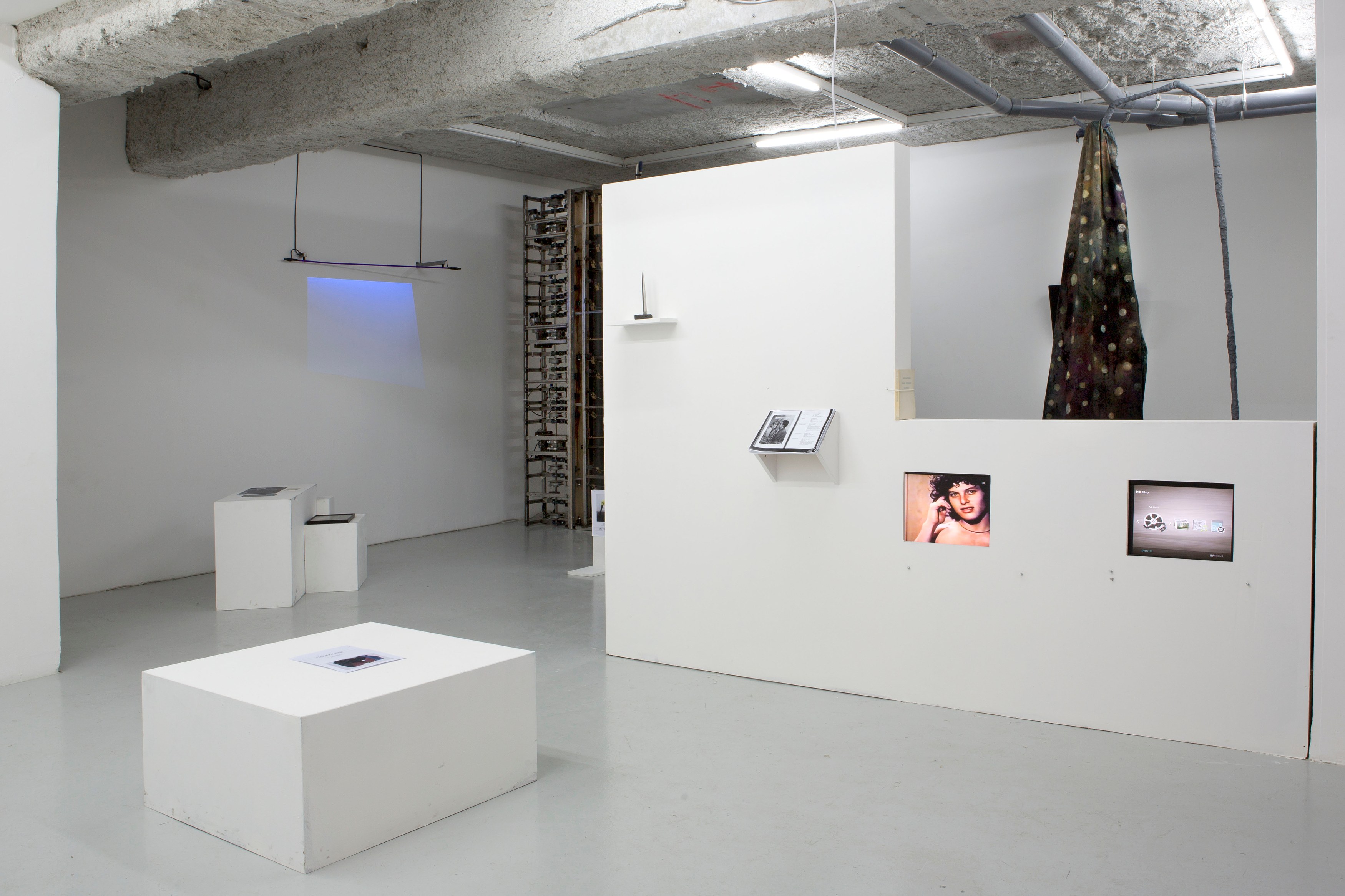 Always Yours. Des Objects Manqués. Des Monuments., Always Yours. Des Objects Manqués. Des Monuments. at Galerie Balice Hertling, photo 2