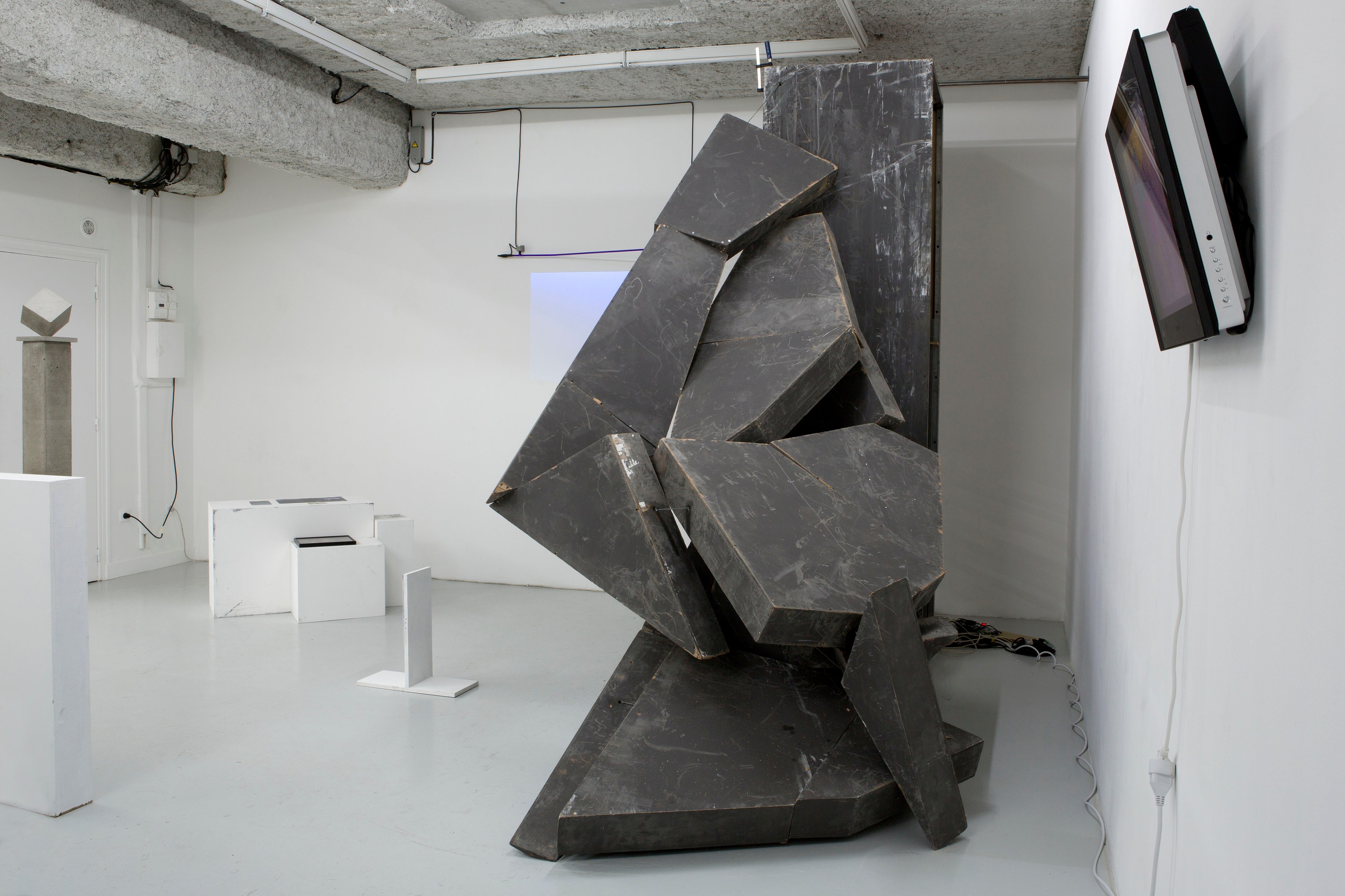 Always Yours. Des Objects Manqués. Des Monuments., Always Yours. Des Objects Manqués. Des Monuments. at Galerie Balice Hertling, photo 15
