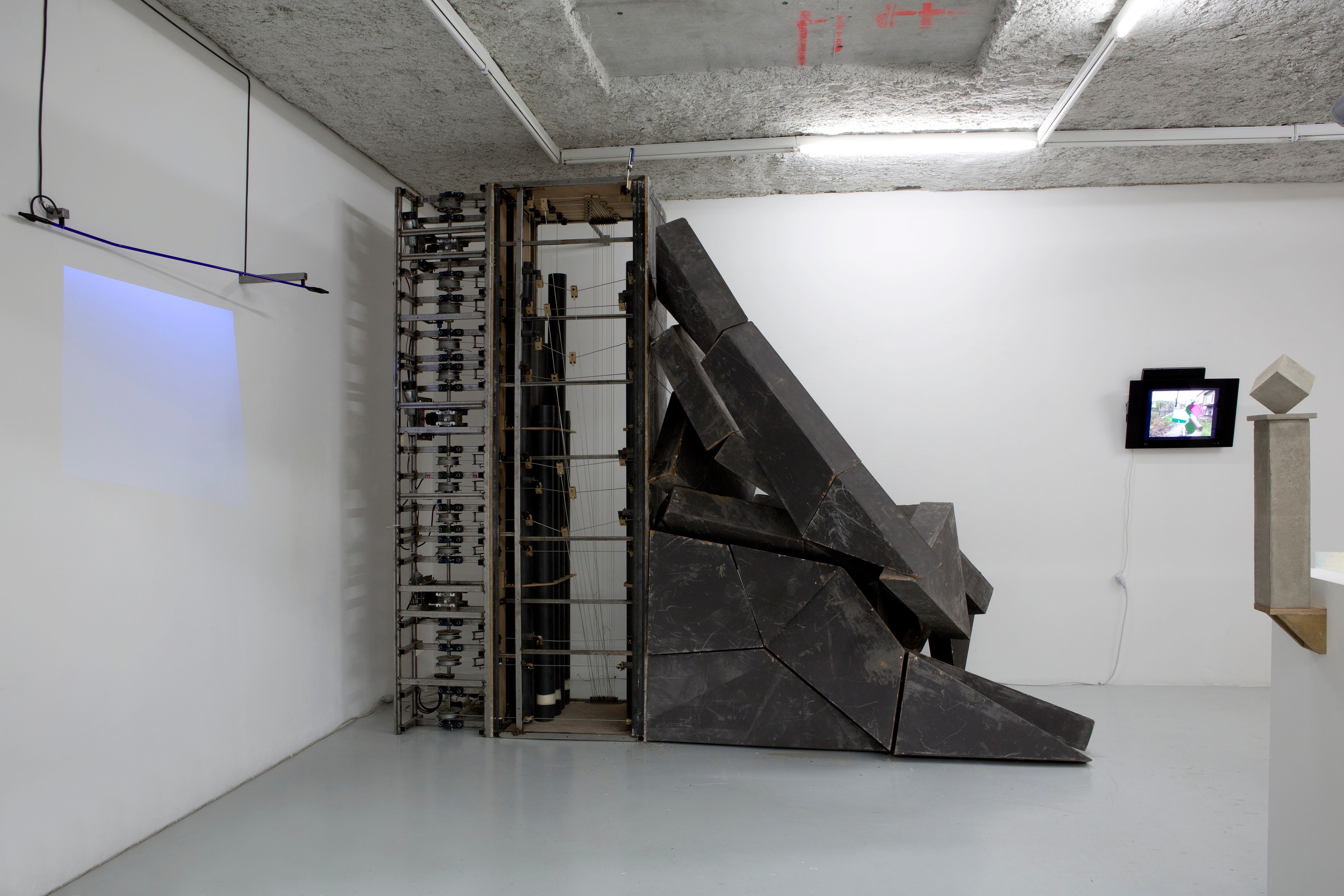 Always Yours. Des Objects Manqués. Des Monuments., Always Yours. Des Objects Manqués. Des Monuments. at Galerie Balice Hertling, photo 17