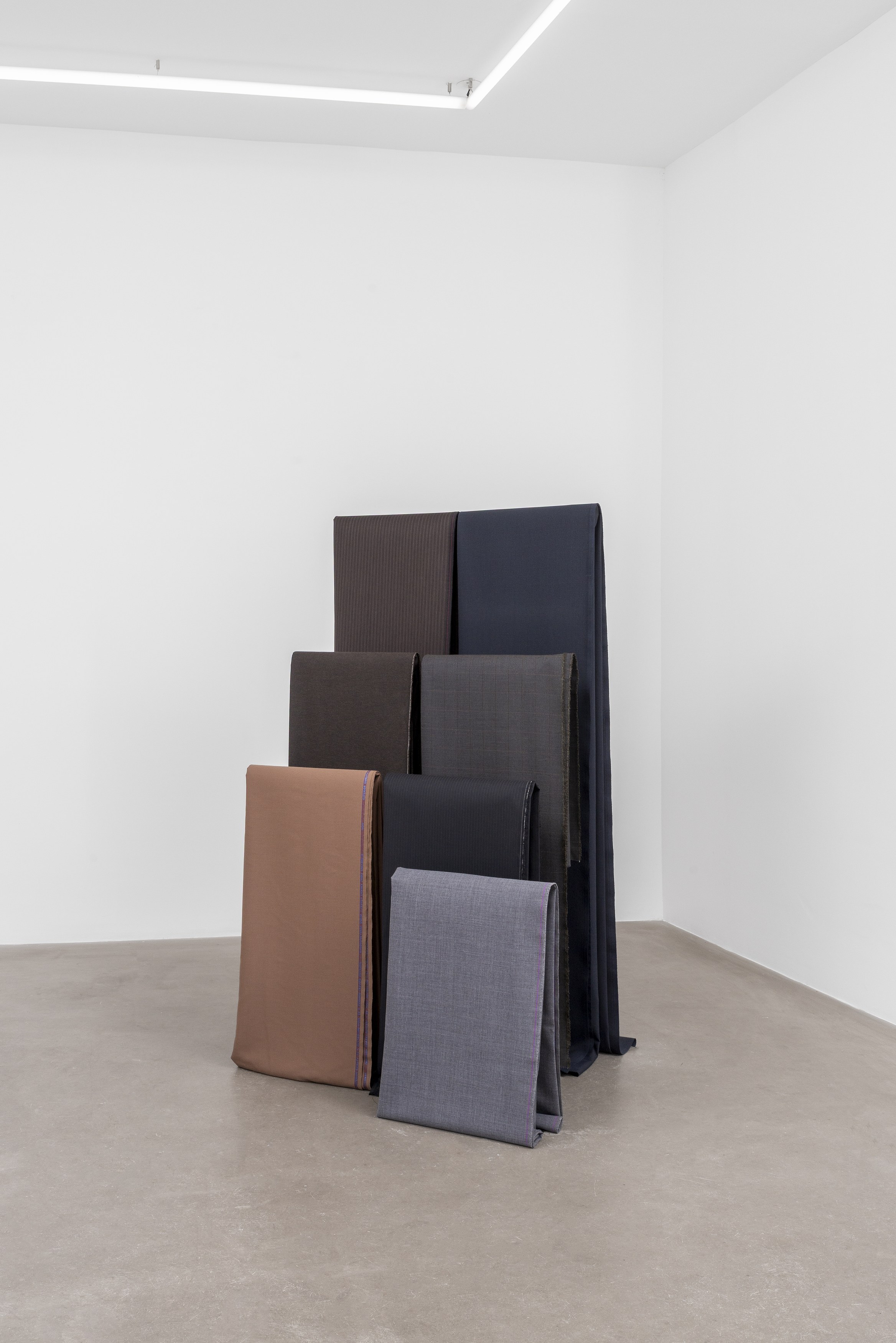 Shabahang Tayyari, With My Back to the World at Galerie Balice Hertling, photo 14