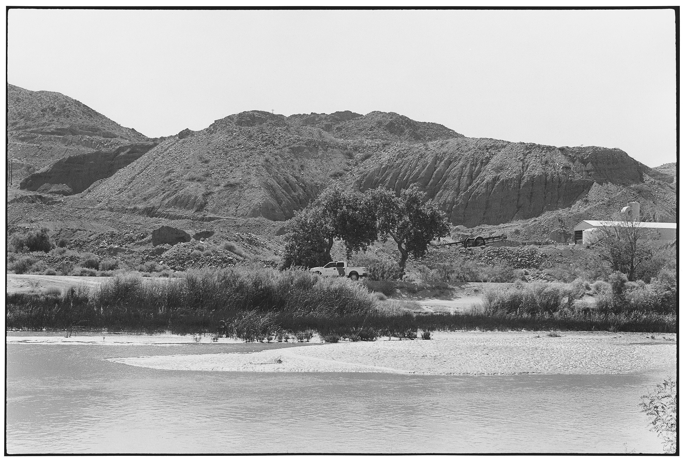 Zoe Leonard, A View from the Levee at Capitain Petzel, photo 27