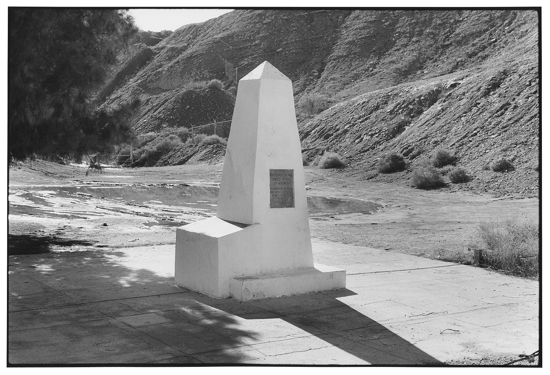 Zoe Leonard, A View from the Levee at Capitain Petzel, photo 33