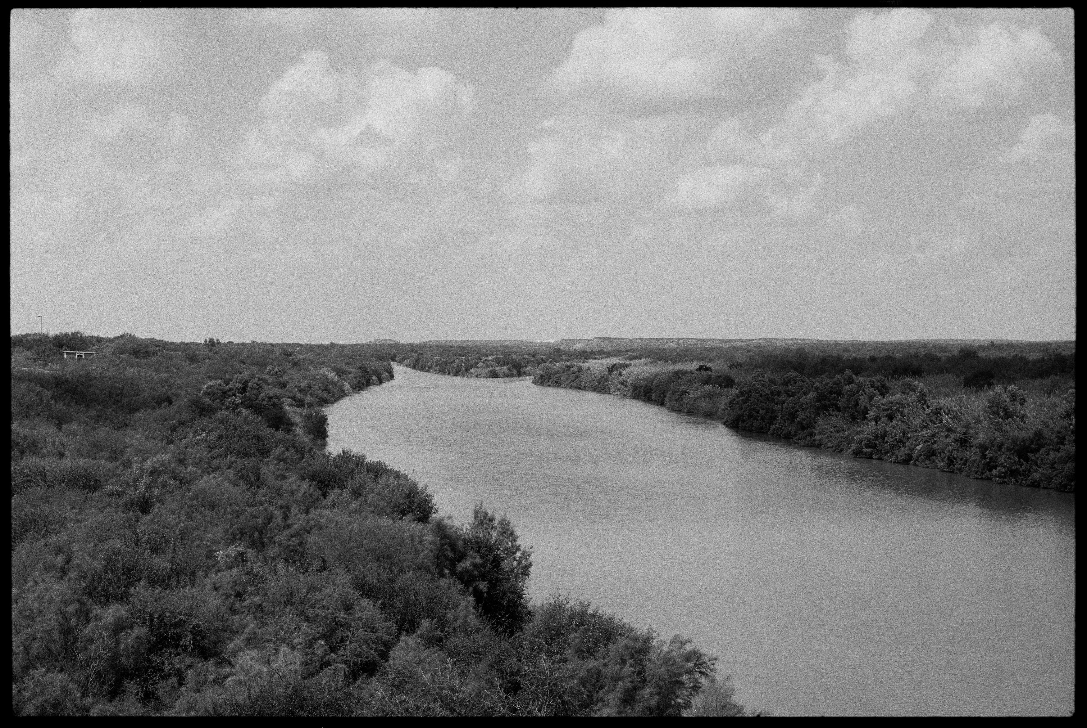 Zoe Leonard, A View from the Levee at Capitain Petzel, photo 35