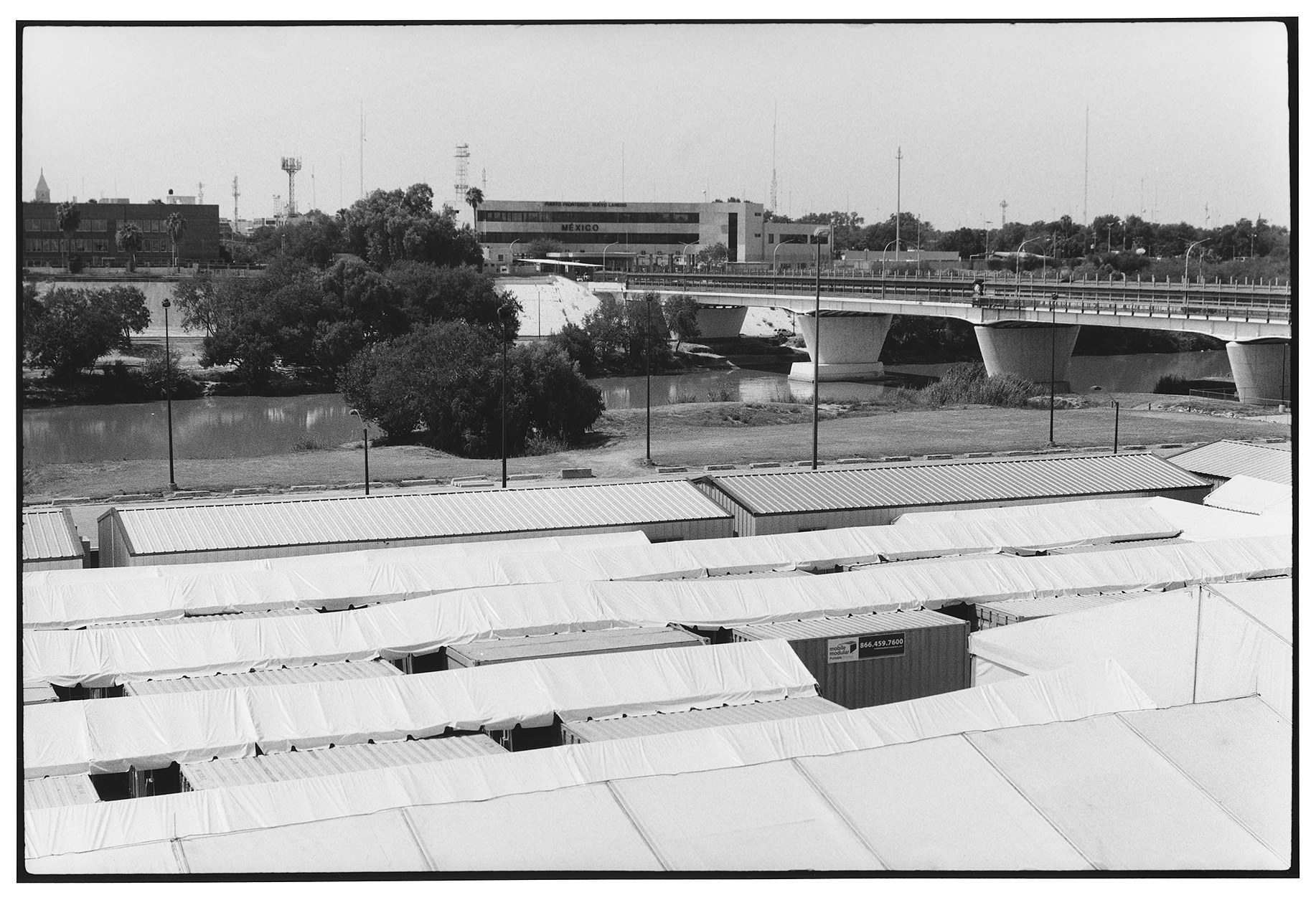 Zoe Leonard, A View from the Levee at Capitain Petzel, photo 37