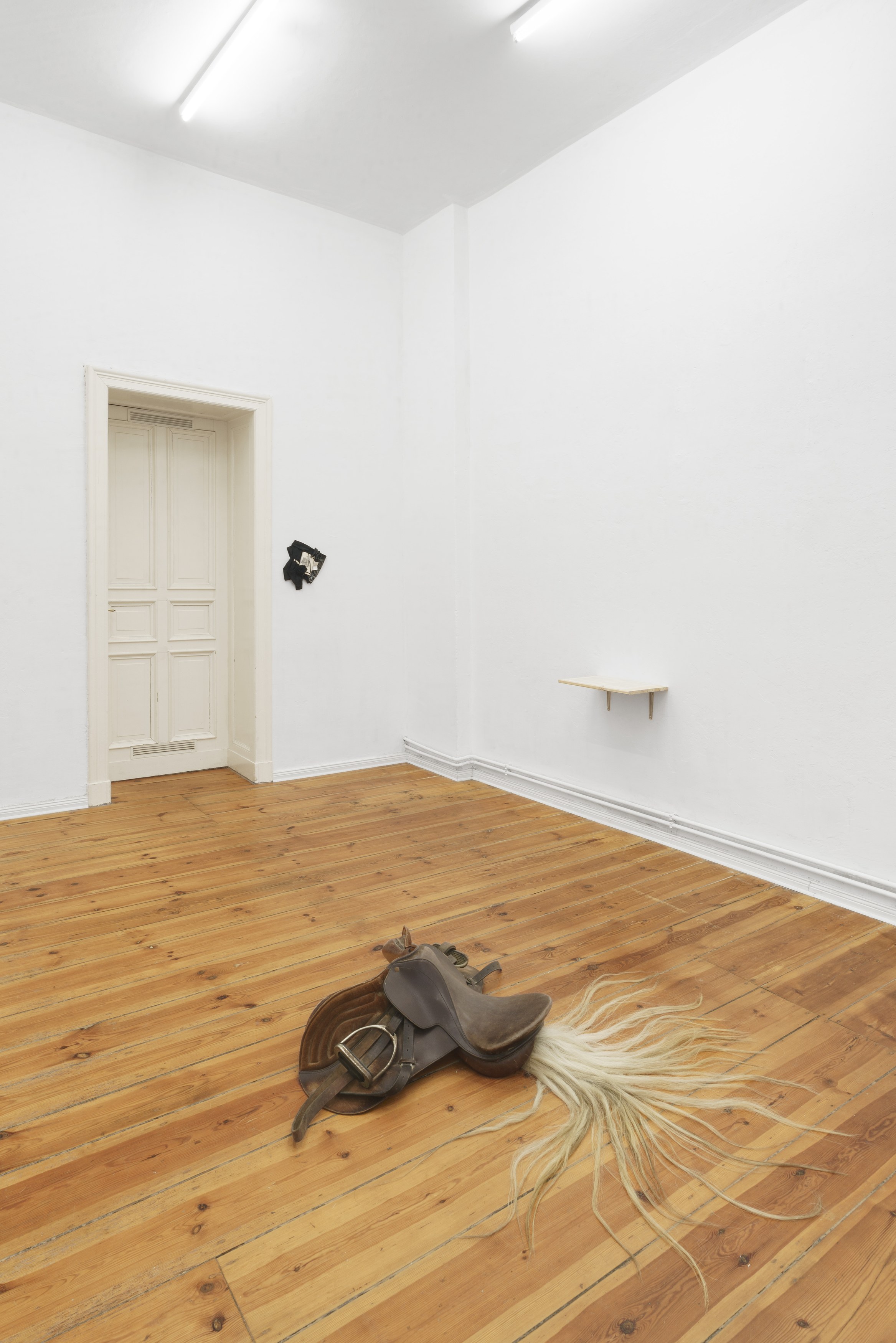 Mara Jenny, Ponytail at Hours, photo 12